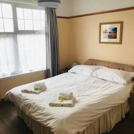 The Three Tees 3* New Quay